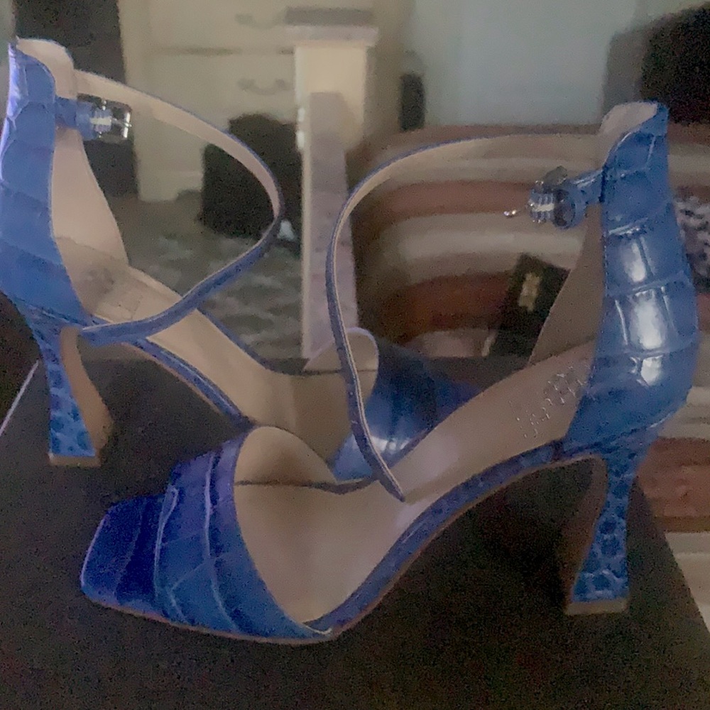 Pretty pool blue two tone croc sandal